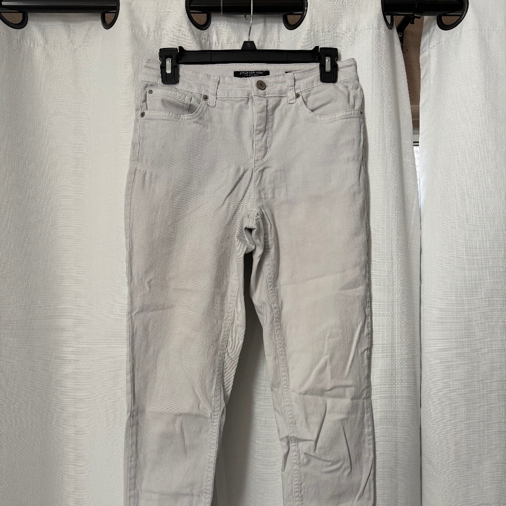 Jones New York size 4 white skinny jeans